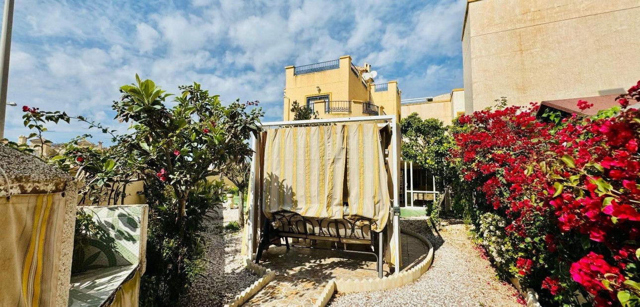 Sale - Villa -
Orihuela Costa - La Florida