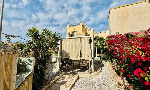Sale - Villa -
Orihuela Costa - La Florida