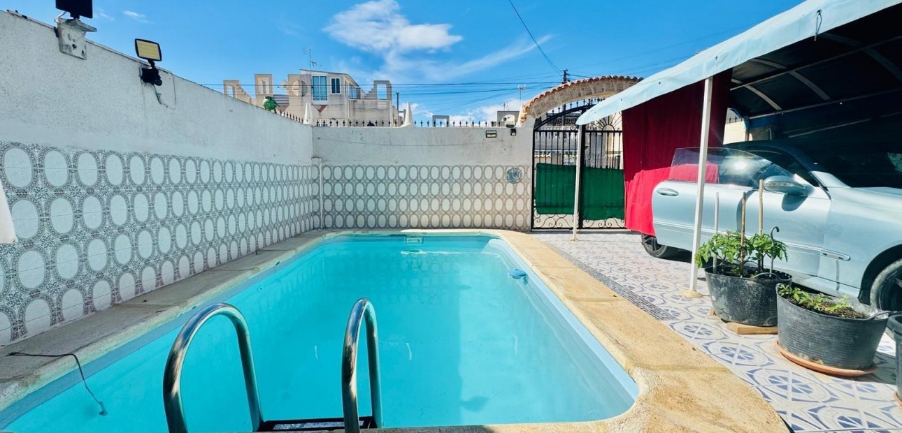 Herverkoop - Villa -
Orihuela - La Aparecida