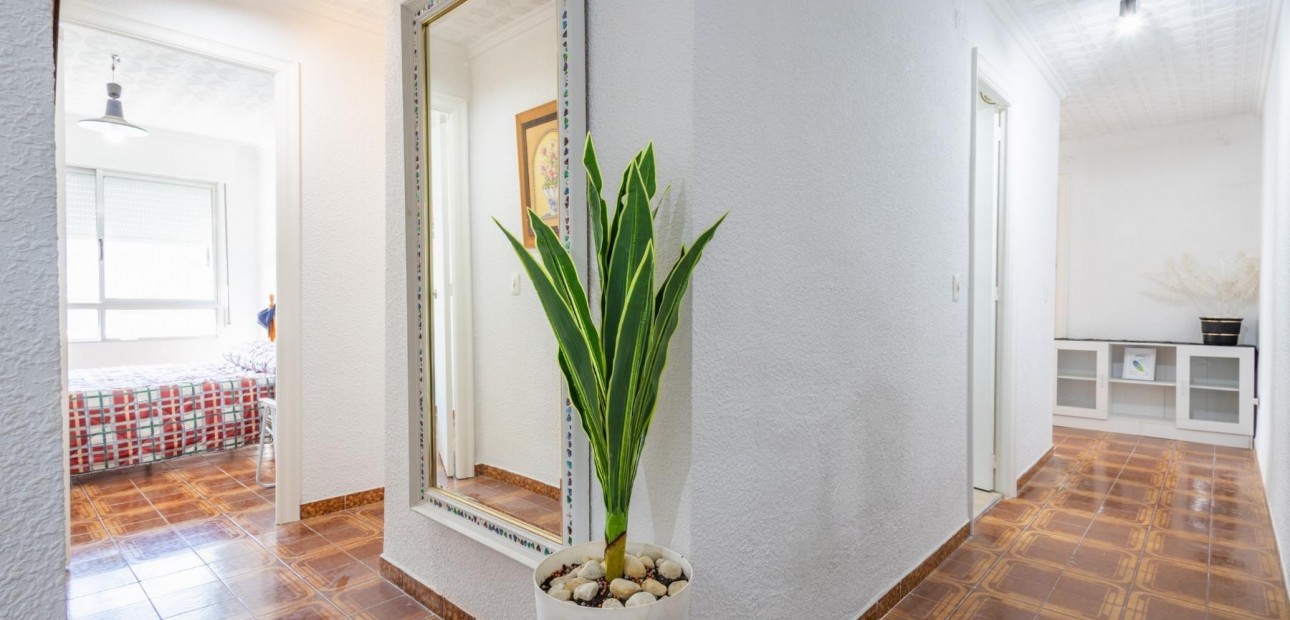 Sale - Apartment / flat -
Torrevieja - torrevieja