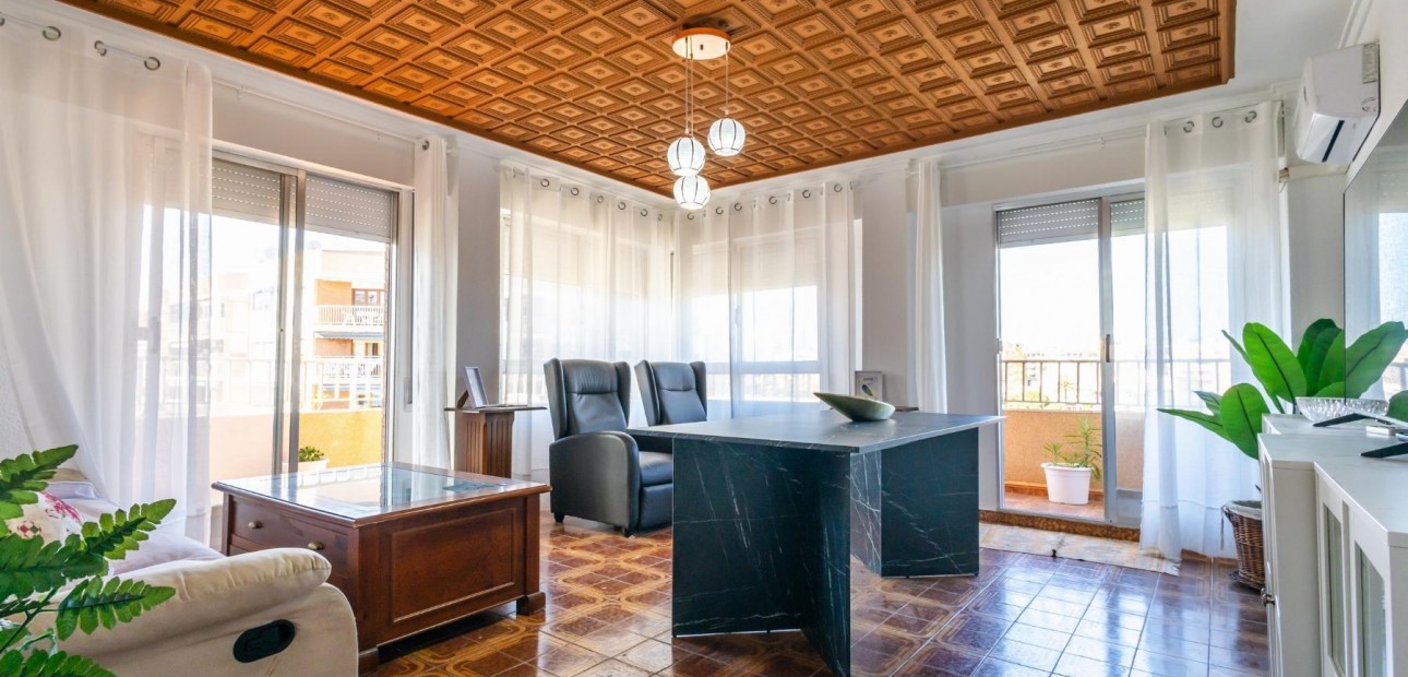 Sale - Apartment / flat -
Torrevieja - torrevieja