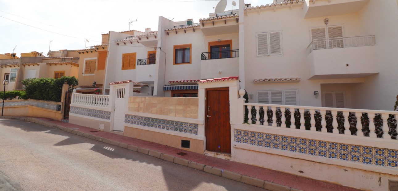 Venta - Adosado -
Orihuela Costa - Los Balcones