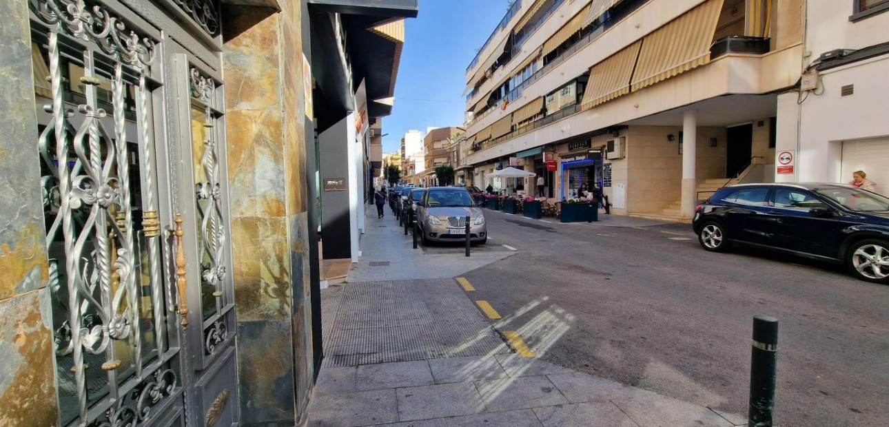 Sale - Apartment / flat -
Torrevieja - torrevieja