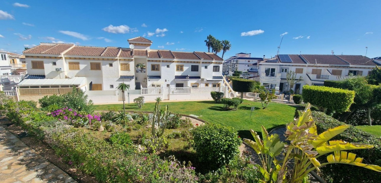 Sale - Apartment / flat -
Torrevieja - La Mata