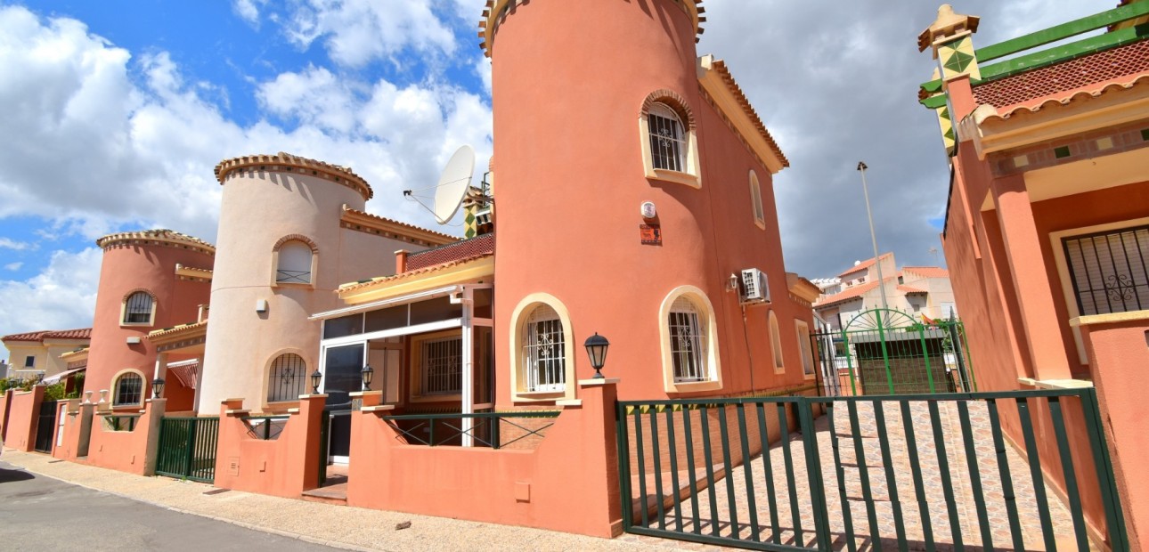 Herverkoop - Detached Villa -
Orihuela Costa - Playa Flamenca