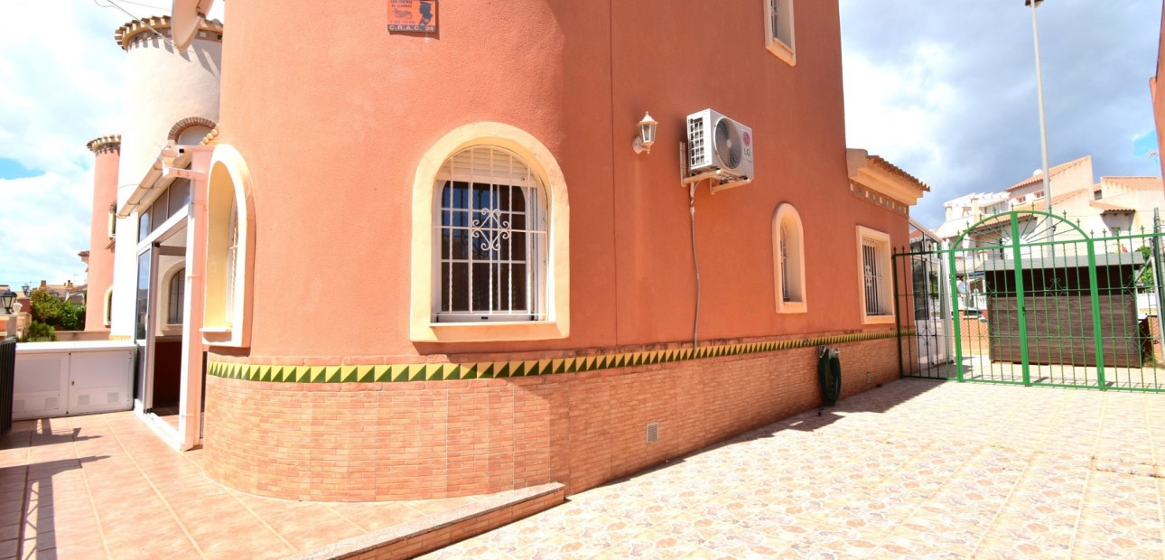 Herverkoop - Detached Villa -
Orihuela Costa - Playa Flamenca