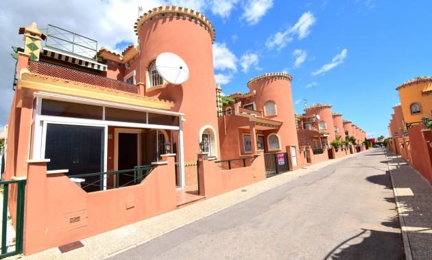 Herverkoop - Detached Villa -
Orihuela Costa - Playa Flamenca