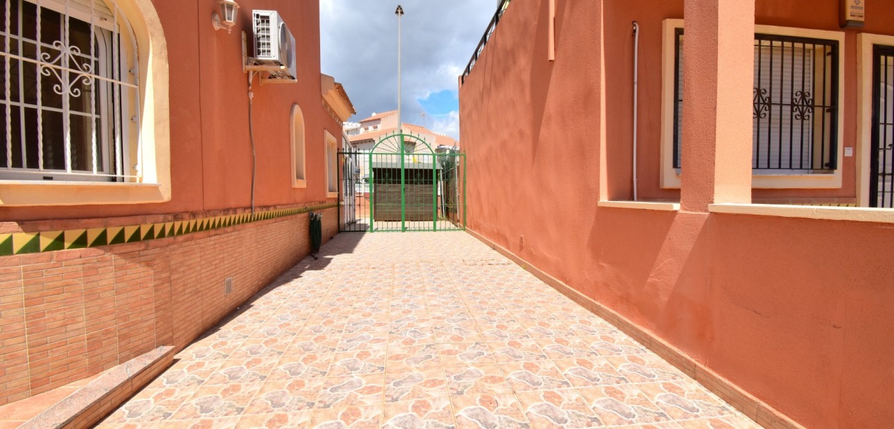 Herverkoop - Detached Villa -
Orihuela Costa - Playa Flamenca