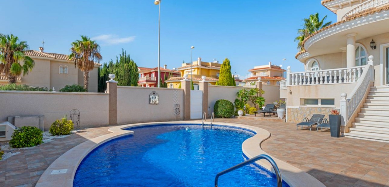 Herverkoop - Villa -
Ciudad Quesada