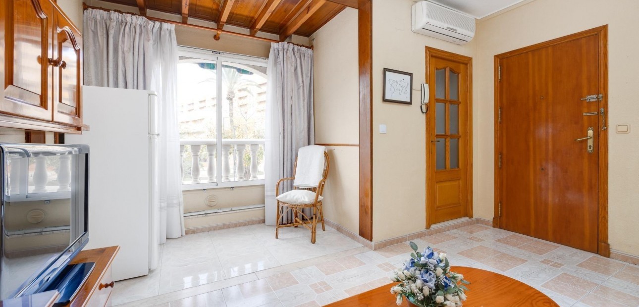 Herverkoop - Appartement / flat -
Torrevieja - Estacion de autobuses