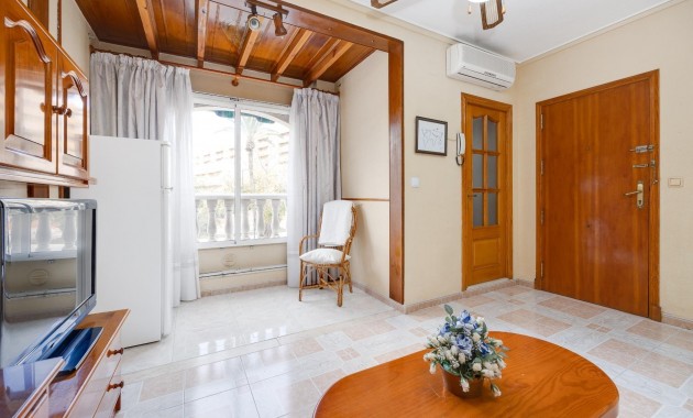 Herverkoop - Appartement / flat -
Torrevieja - Estacion de autobuses
