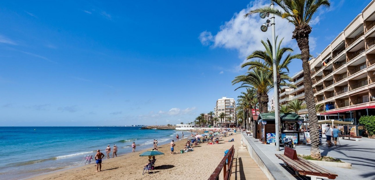 Herverkoop - Appartement / flat -
Torrevieja - Estacion de autobuses