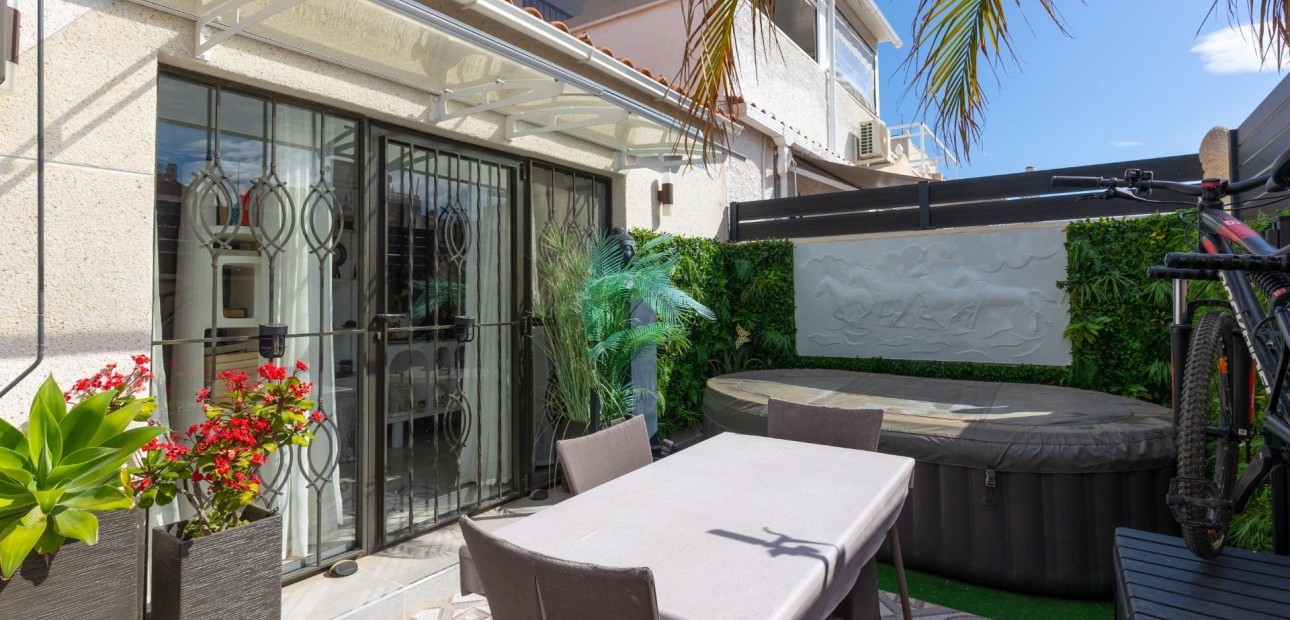 Venta - Bungalow -
Torrevieja - La Siesta - El Salado - Torreta