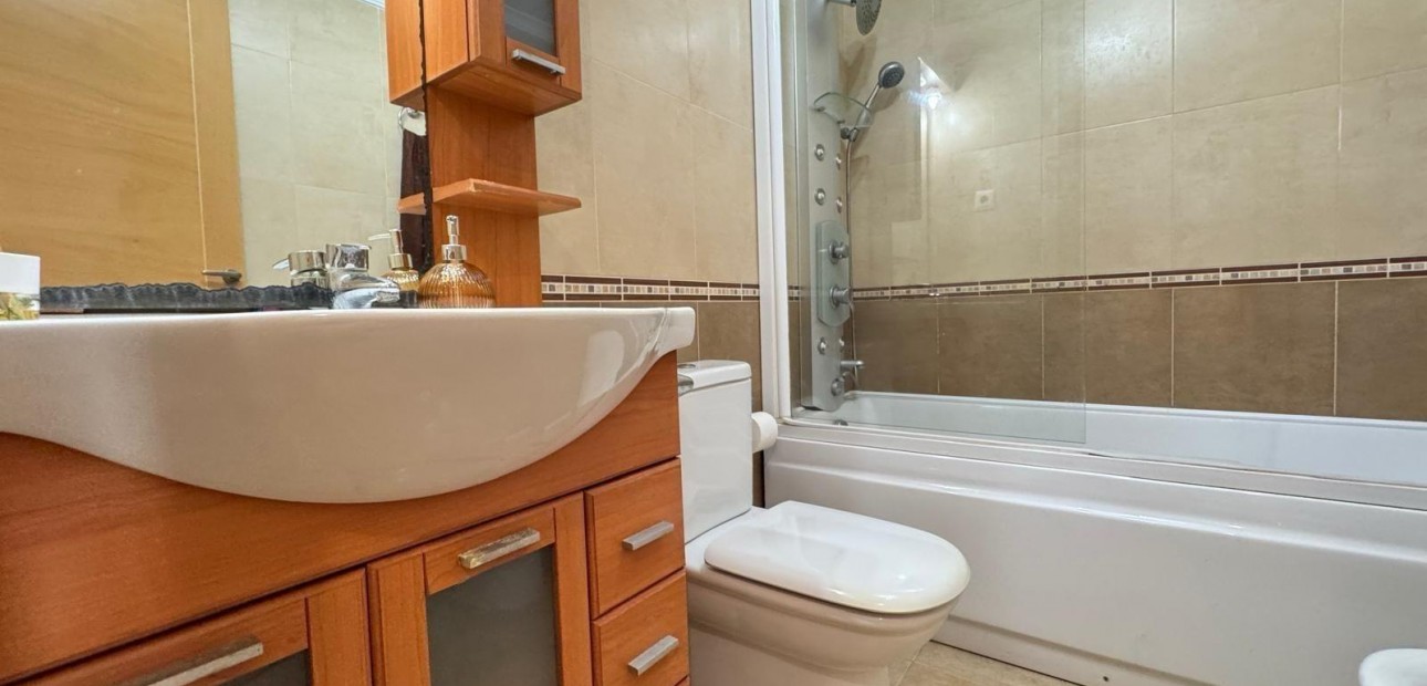 Sale - Apartment / flat -
Torrevieja - torrevieja