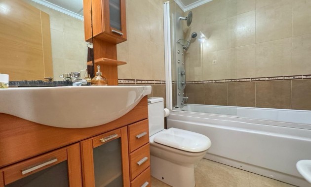 Sale - Apartment / flat -
Torrevieja - torrevieja