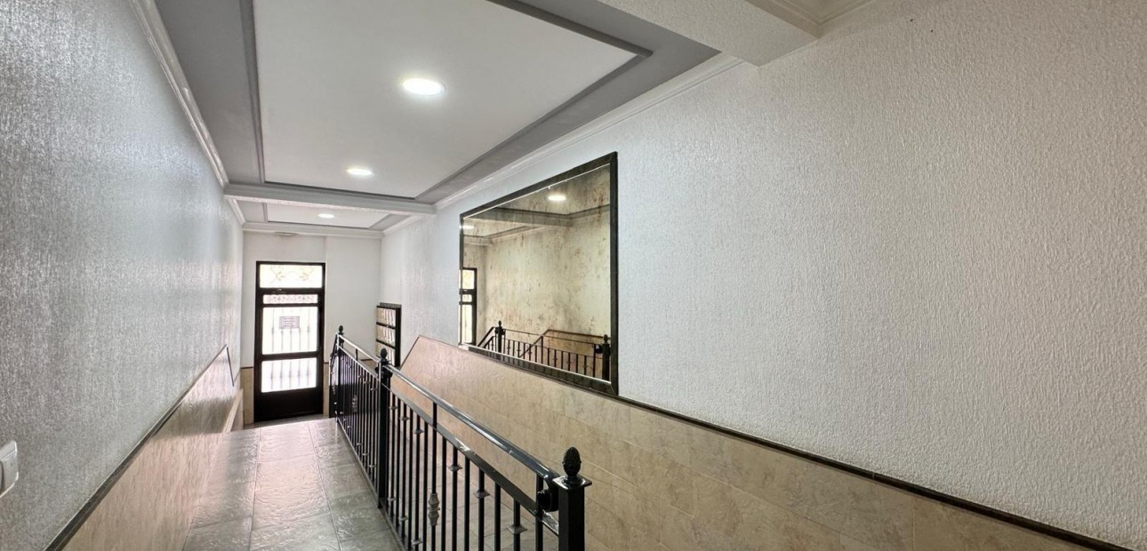 Sale - Apartment / flat -
Torrevieja - torrevieja