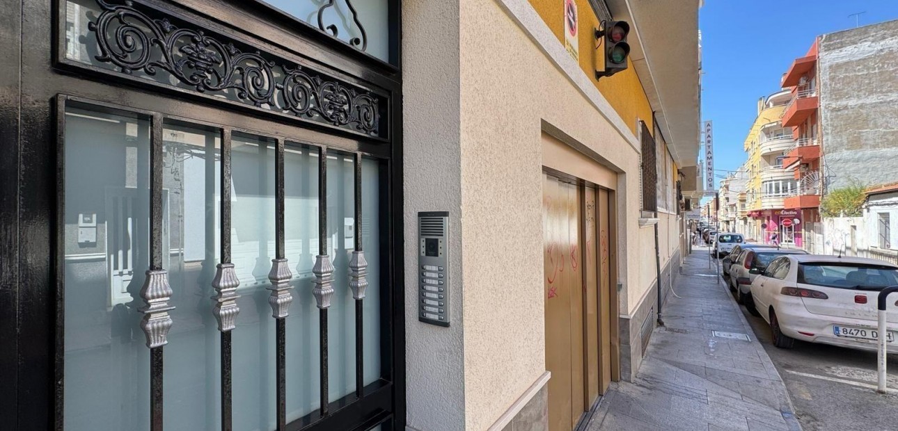 Sale - Apartment / flat -
Torrevieja - torrevieja