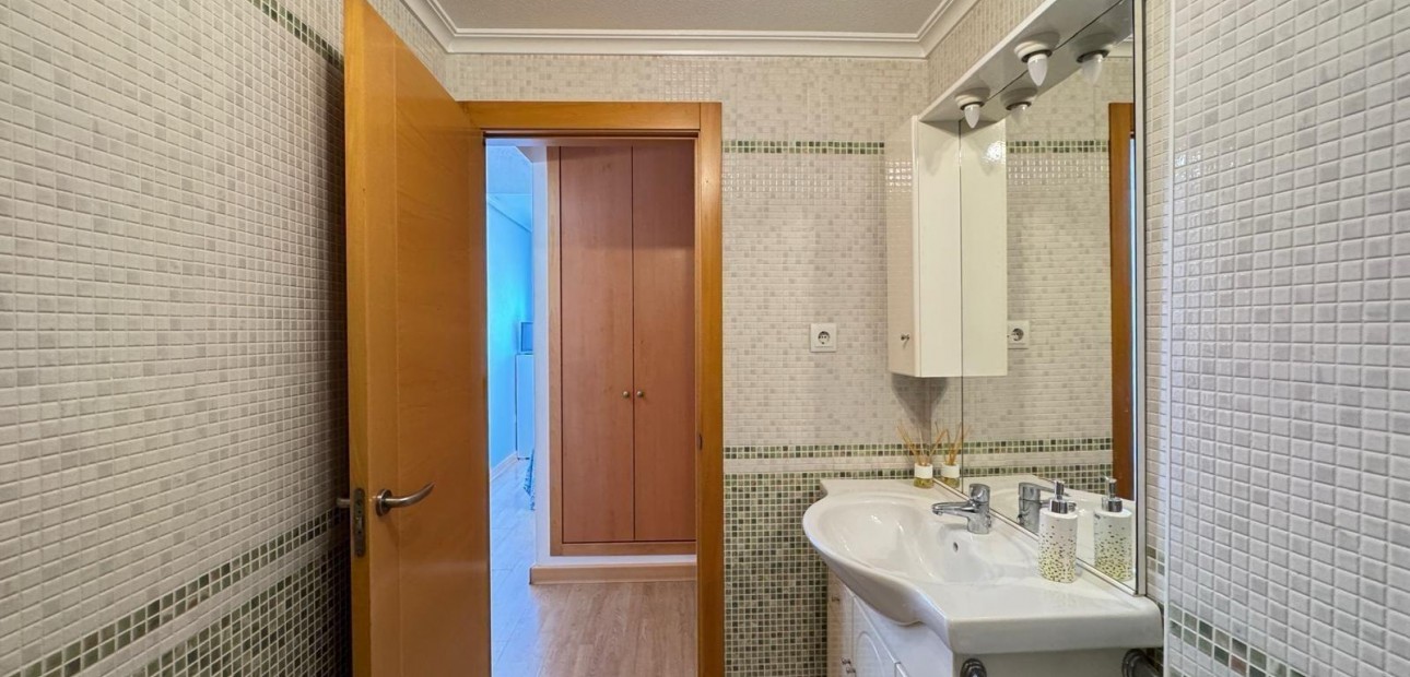 Sale - Apartment / flat -
Torrevieja - torrevieja