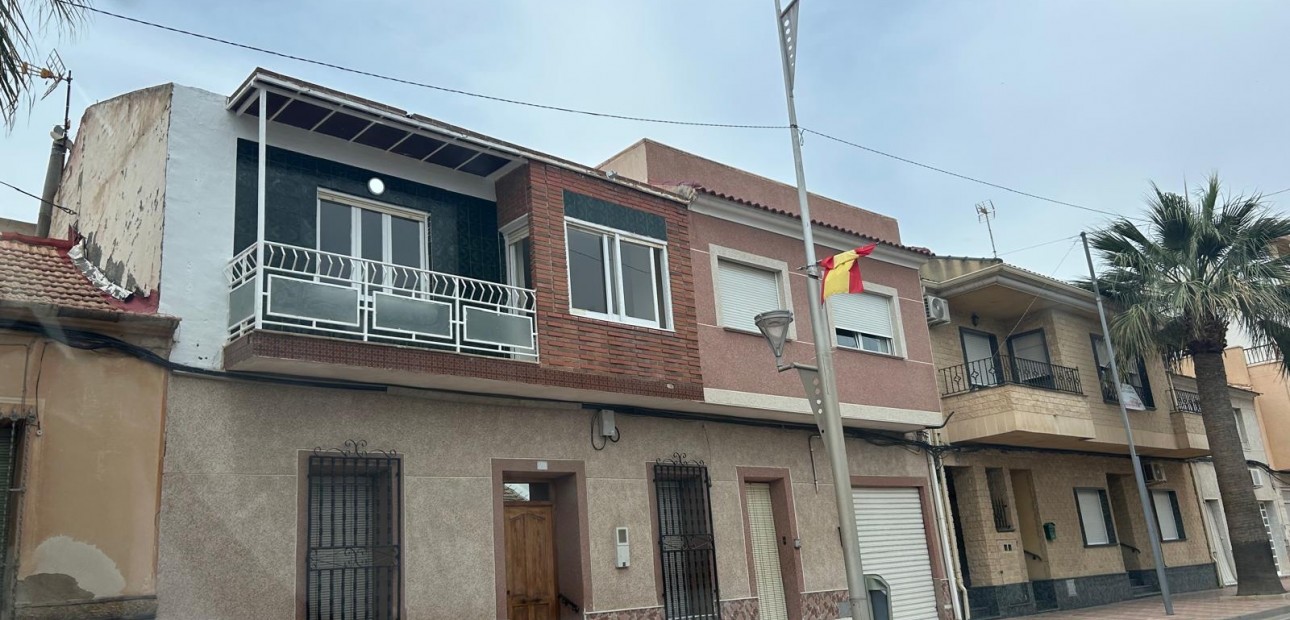 Venta - Apartamento / piso -
Jacarilla