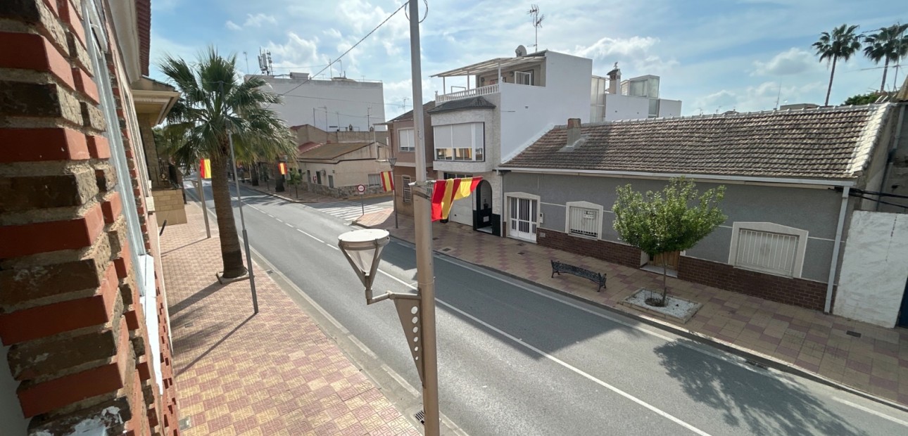 Venta - Apartamento / piso -
Jacarilla