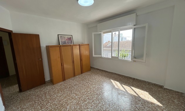 Venta - Apartamento / piso -
Jacarilla
