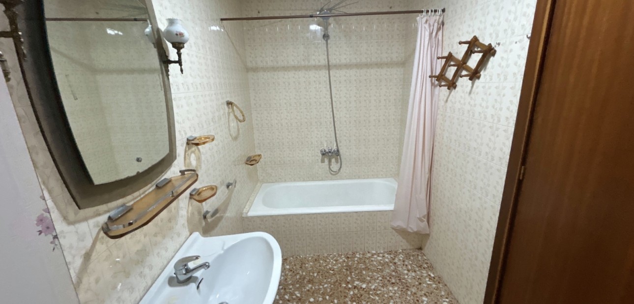 Venta - Apartamento / piso -
Jacarilla
