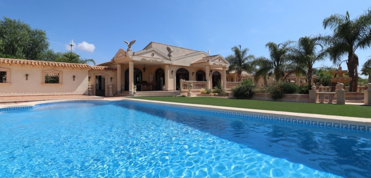 Herverkoop - Villa -
Daya Vieja