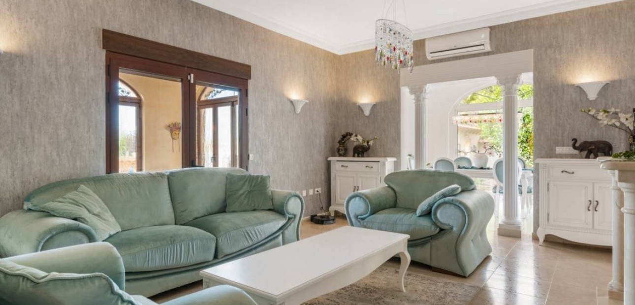 Herverkoop - Villa -
Daya Vieja