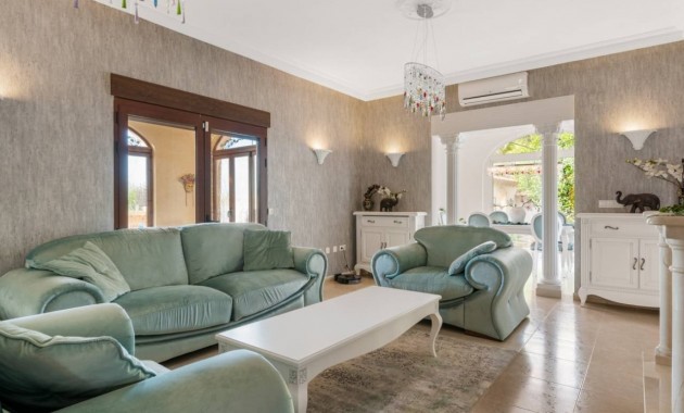 Herverkoop - Villa -
Daya Vieja