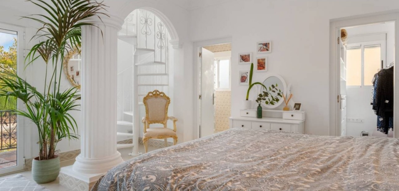 Herverkoop - Villa -
Daya Vieja