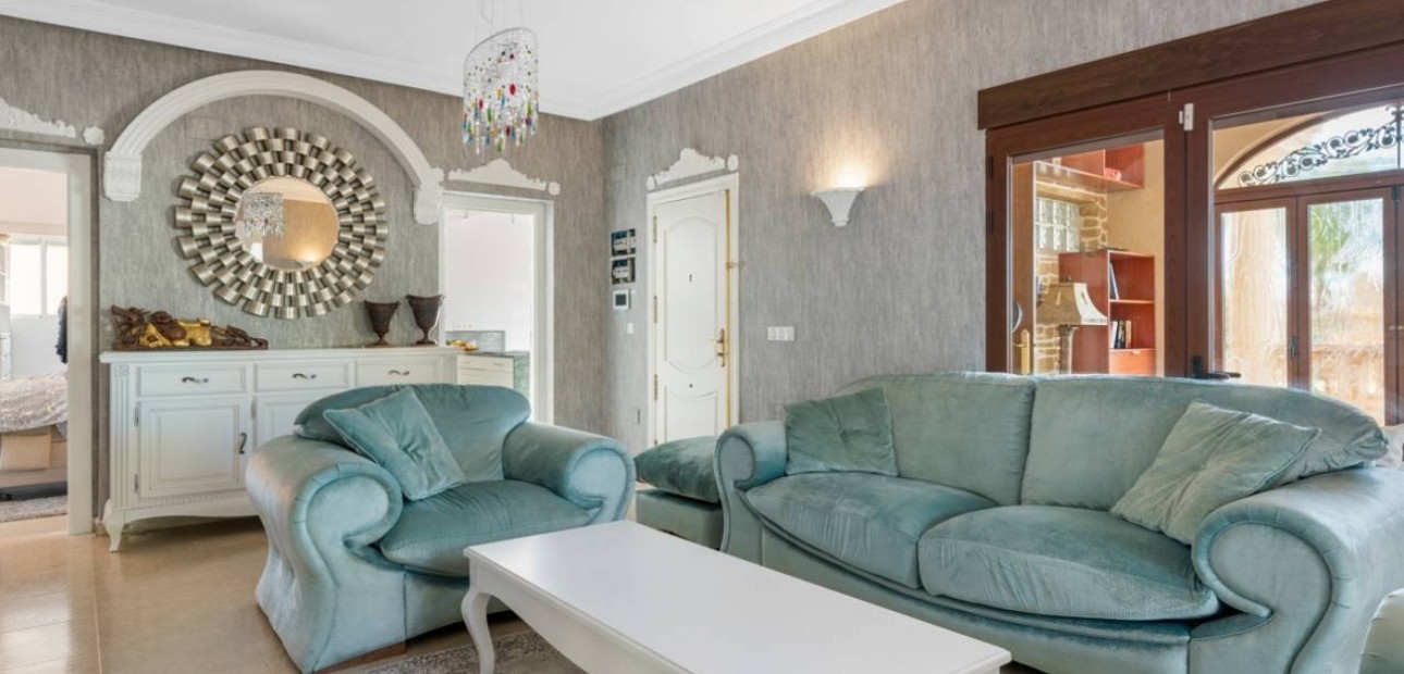Herverkoop - Villa -
Daya Vieja