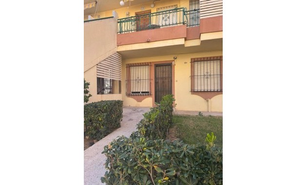 Sale - Apartment / flat -
Torrevieja - La veleta
