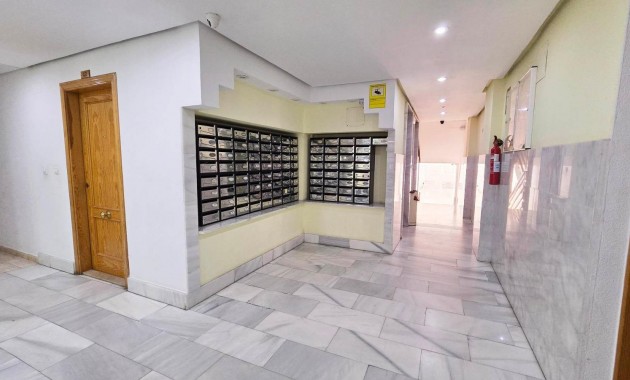 Herverkoop - Appartement / flat -
Torrevieja - Estacion de autobuses