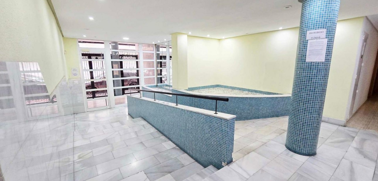Herverkoop - Appartement / flat -
Torrevieja - Estacion de autobuses