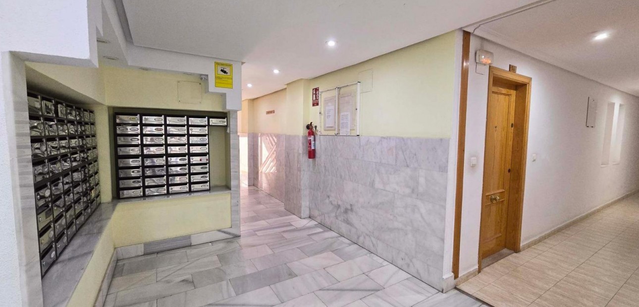 Herverkoop - Appartement / flat -
Torrevieja - Estacion de autobuses