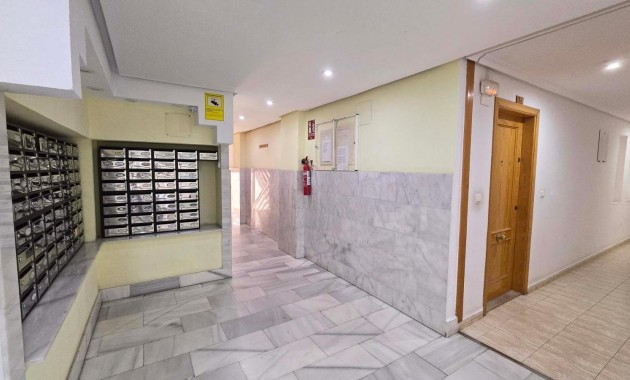 Herverkoop - Appartement / flat -
Torrevieja - Estacion de autobuses