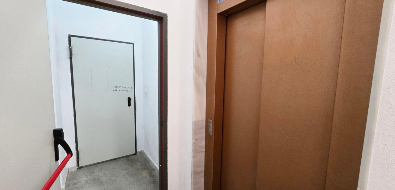 Herverkoop - Appartement / flat -
Torrevieja - Estacion de autobuses