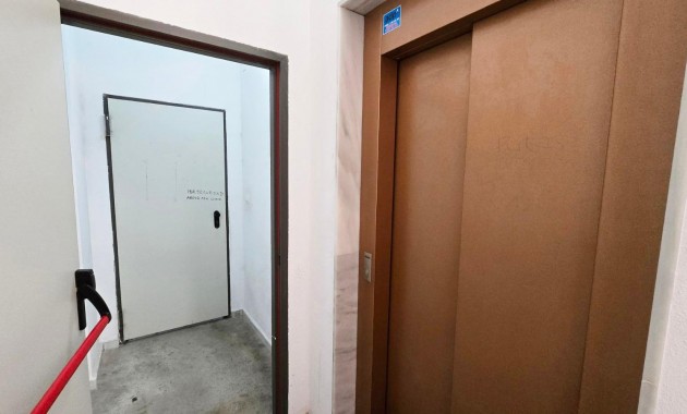 Herverkoop - Appartement / flat -
Torrevieja - Estacion de autobuses