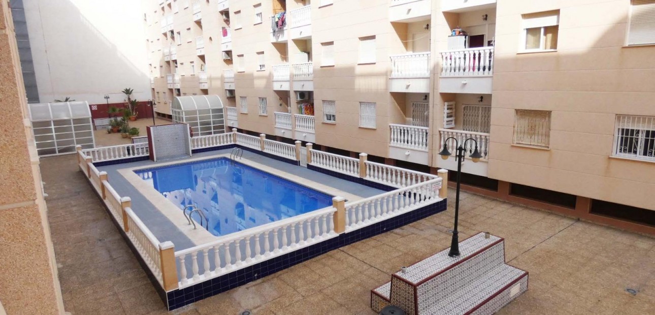 Herverkoop - Appartement / flat -
Torrevieja - Estacion de autobuses