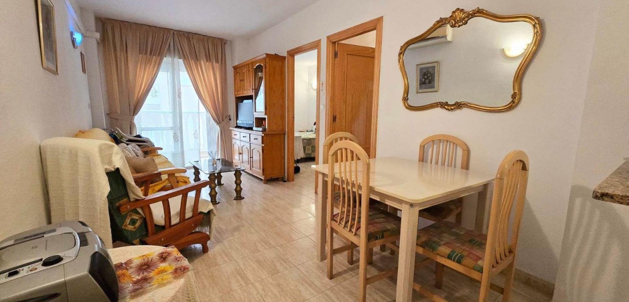 Herverkoop - Appartement / flat -
Torrevieja - Estacion de autobuses