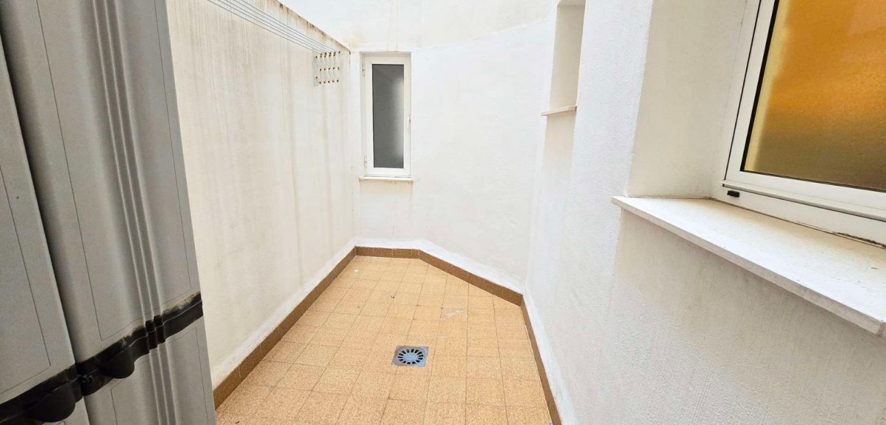 Herverkoop - Appartement / flat -
Torrevieja - Estacion de autobuses