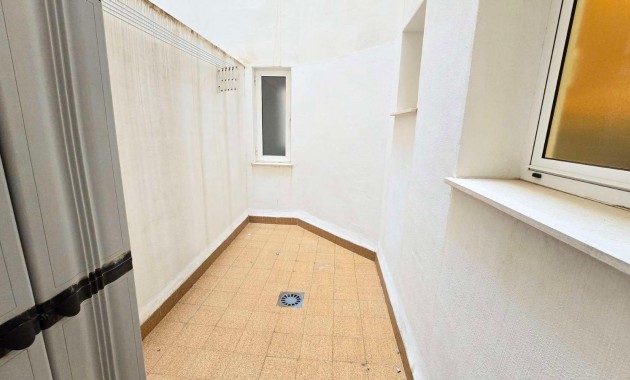 Herverkoop - Appartement / flat -
Torrevieja - Estacion de autobuses