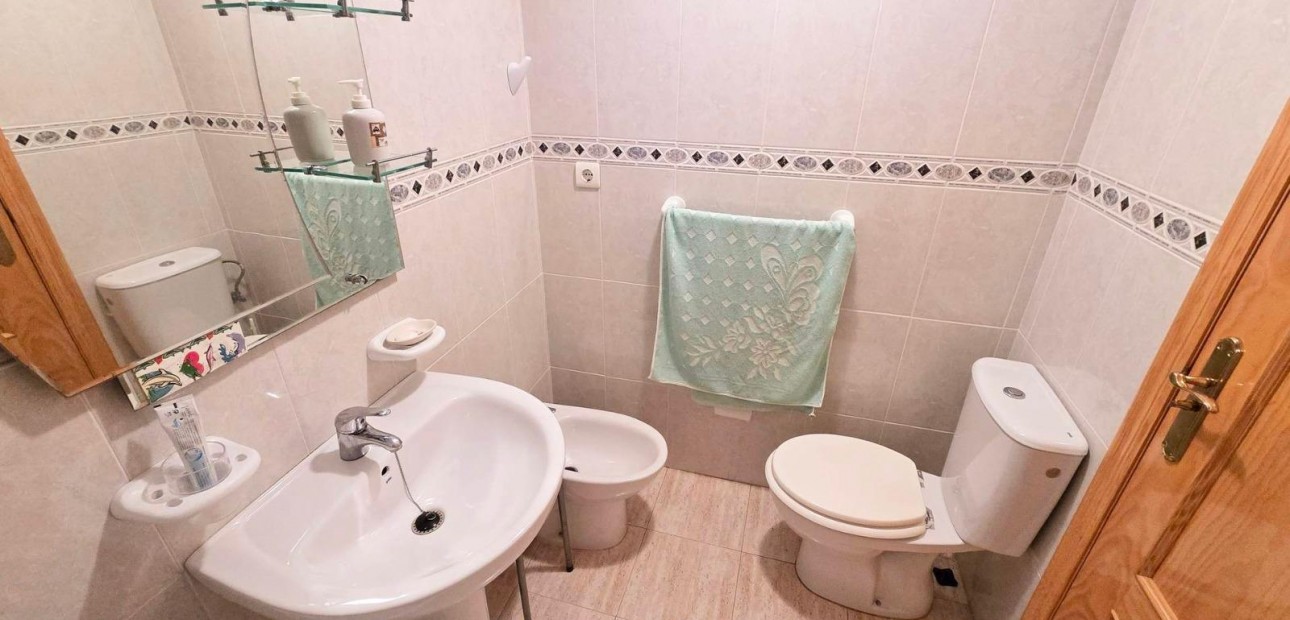 Herverkoop - Appartement / flat -
Torrevieja - Estacion de autobuses