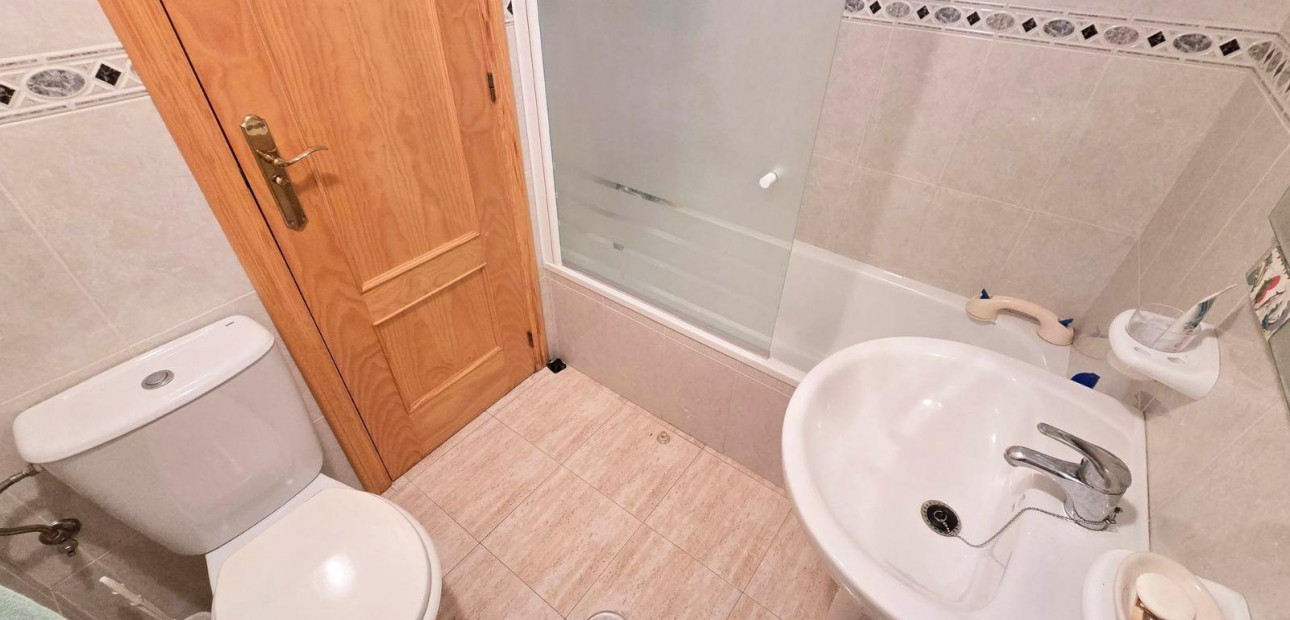 Herverkoop - Appartement / flat -
Torrevieja - Estacion de autobuses