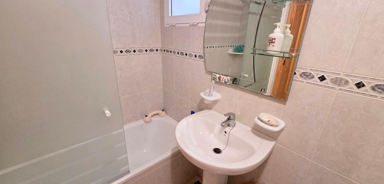 Herverkoop - Appartement / flat -
Torrevieja - Estacion de autobuses