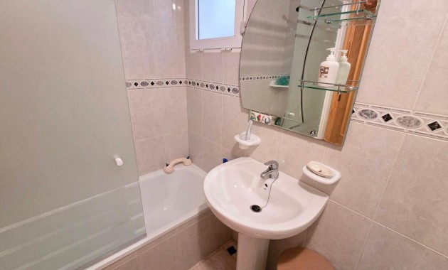 Herverkoop - Appartement / flat -
Torrevieja - Estacion de autobuses