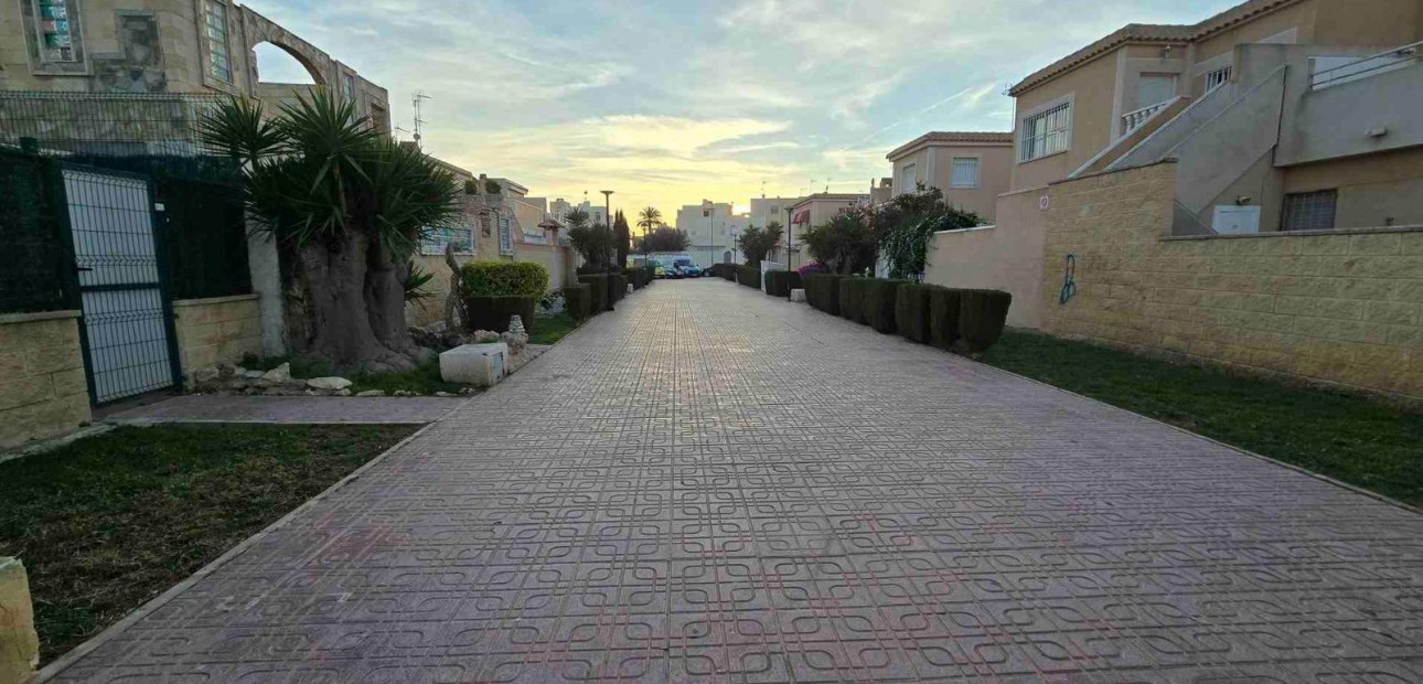 Herverkoop - Appartement / flat -
Torrevieja - Playa de los locos