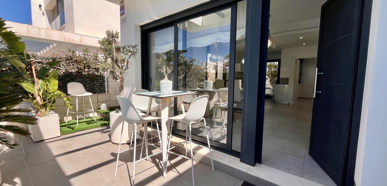 Sale - Terraced house -
Orihuela Costa - Las Filipinas