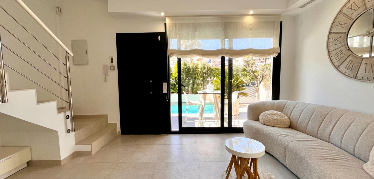 Sale - Terraced house -
Orihuela Costa - Las Filipinas