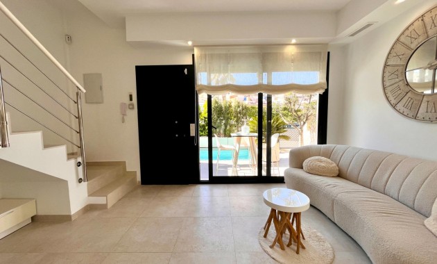 Sale - Terraced house -
Orihuela Costa - Las Filipinas
